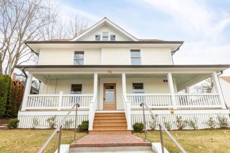 Downtown Luxury Farmhouse Apartment #4 West Dundee Екстериор снимка