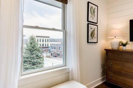 Downtown Luxury Farmhouse Apartment #4 West Dundee Екстериор снимка