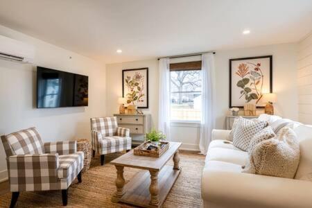 Downtown Luxury Farmhouse Apartment #4 West Dundee Екстериор снимка