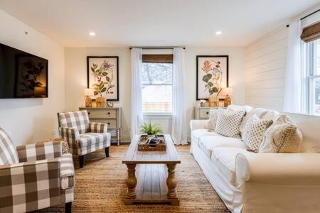 Downtown Luxury Farmhouse Apartment #4 West Dundee Екстериор снимка